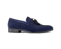 Sapatos de dança masculinos com detalhes em diamante e borlas.