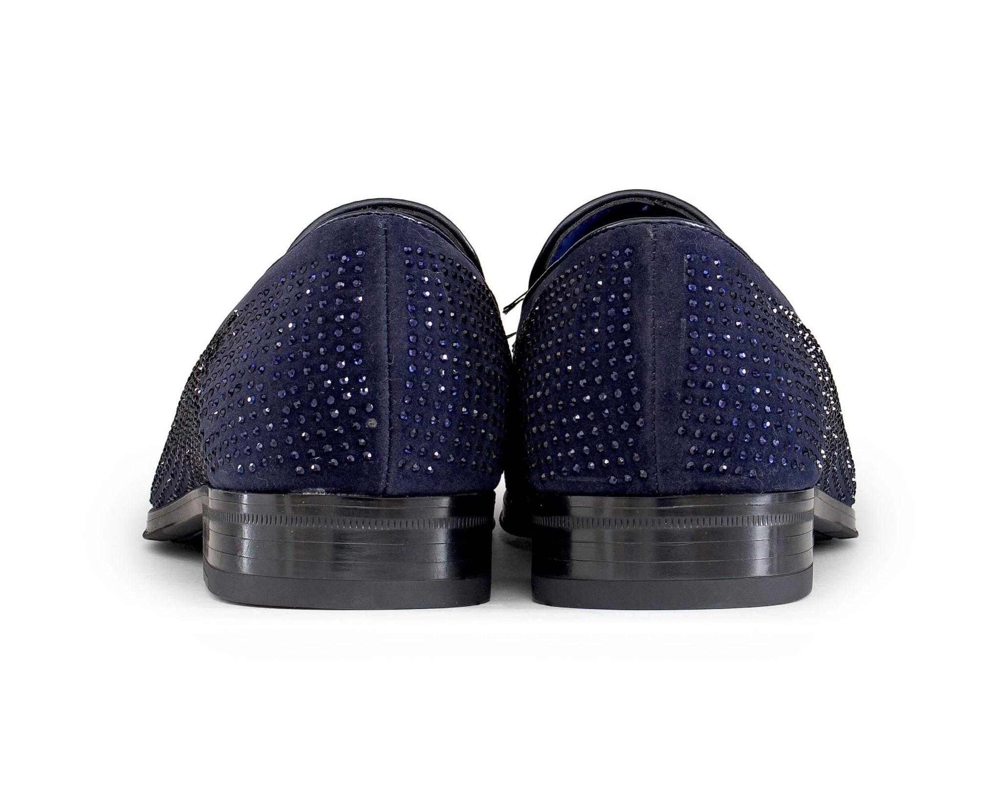 Sapatos de dança masculinos com detalhes em diamante e borlas.