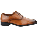 Sapatos Oxford masculinos elegantes e formais em verniz bege, com cadarço brilhante e bico redondo clássico.