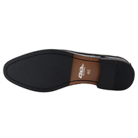 Mocassins masculinos pretos de verniz com borla