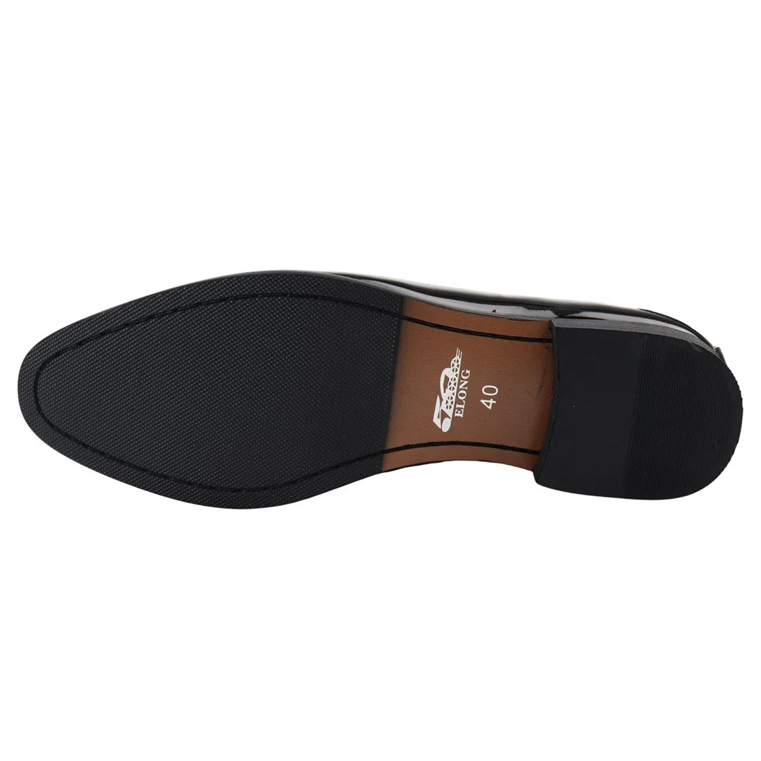 Mocassins masculinos pretos de verniz com borla