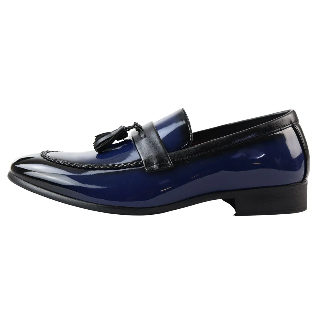Mocassins masculinos azuis de verniz com borla