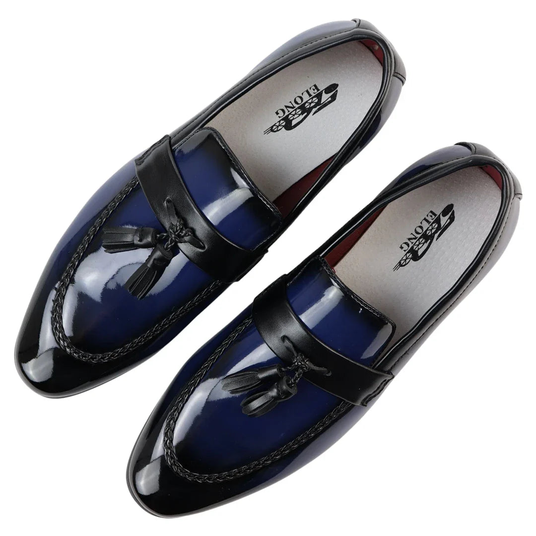 Mocassins masculinos azuis de verniz com borla