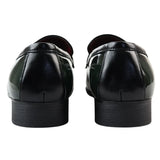 Mocassins masculinos verdes com borla e acabamento em verniz