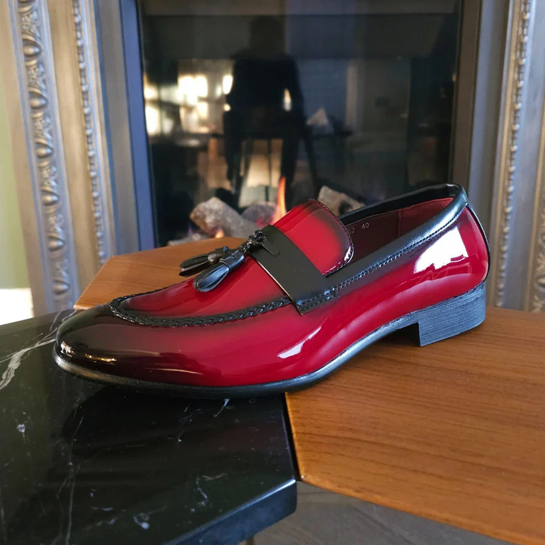 Mocassins vermelhos de verniz com borla para homem