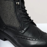 Botas pretas de cano curto com cadarço e estilo brogue para homem