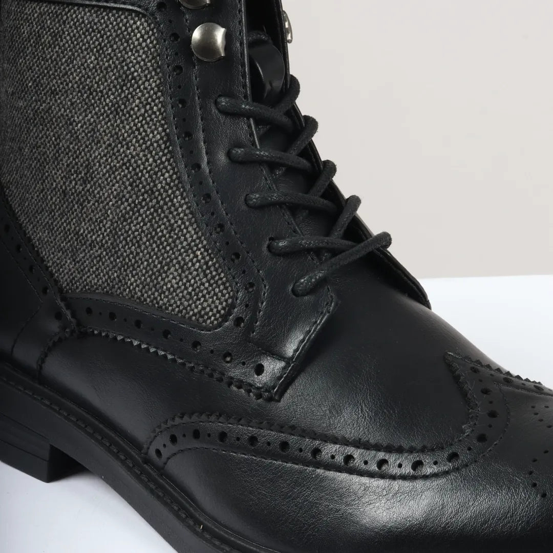 Botas pretas de cano curto com cadarço e estilo brogue para homem