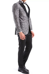 Terno smoking masculino preto com estampa floral prateada, 3 peças, para casamento, formatura, festa e cerimônia do noivo.