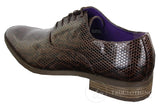 Elong EL0536 - Sapato social masculino clássico com cadarço, em couro envernizado brilhante marrom e preto com estampa de cobra.