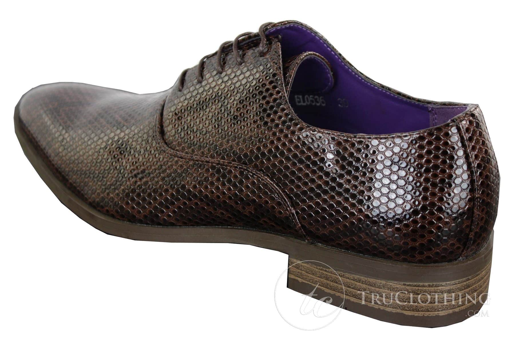 Elong EL0536 - Sapato social masculino clássico com cadarço, em couro envernizado brilhante marrom e preto com estampa de cobra.