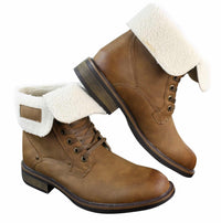 Botas militares masculinas de cano curto em couro marrom-claro com forro de lã e pele sintética.