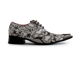Sapatos masculinos cinza com estampa de pele de cobra e biqueira de metal.