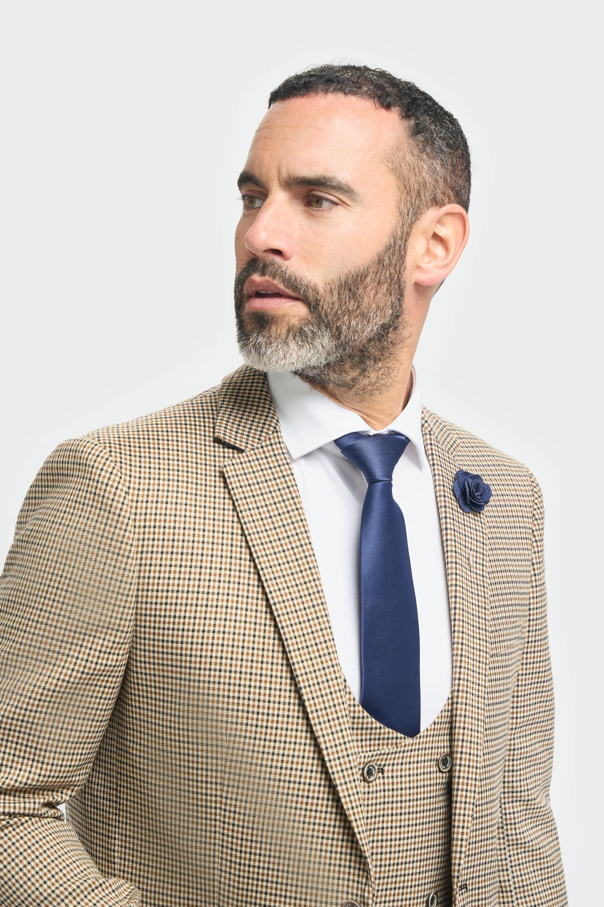 Terno masculino xadrez bege e azul marinho