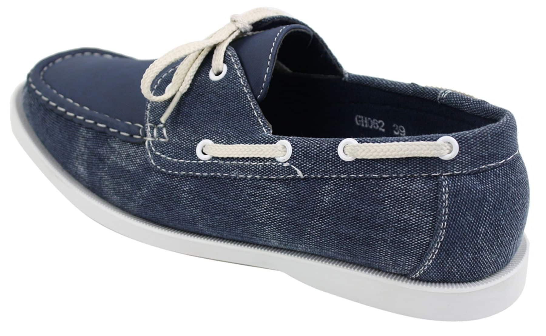 Sapatos náuticos masculinos estilo retrô em jeans, com cadarço, na cor azul marinho.