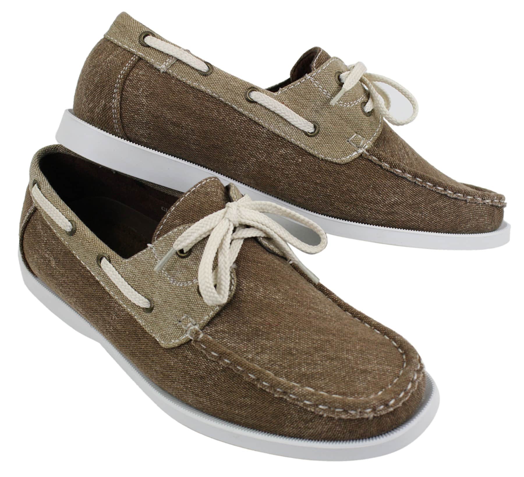 Sapatos náuticos masculinos retrô de lona jeans com cadarço, nas cores azul marinho e bege.