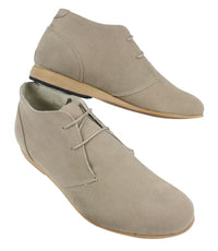 Botas masculinas estilo Chelsea de cano alto em camurça nas cores preto, bege, marrom e azul marinho.
