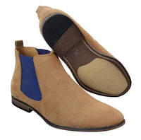 Botas Chelsea masculinas de camurça italiana, estilo slip-on, para um visual elegante e casual no deserto.