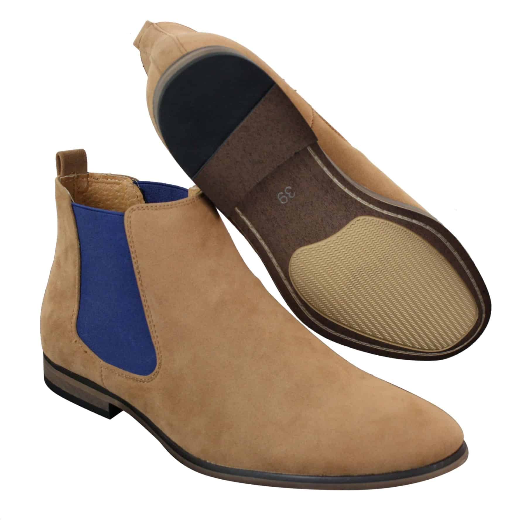 Botas Chelsea masculinas de camurça italiana, estilo slip-on, para um visual elegante e casual no deserto.