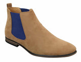 Botas Chelsea masculinas de camurça italiana, estilo slip-on, para um visual elegante e casual no deserto.