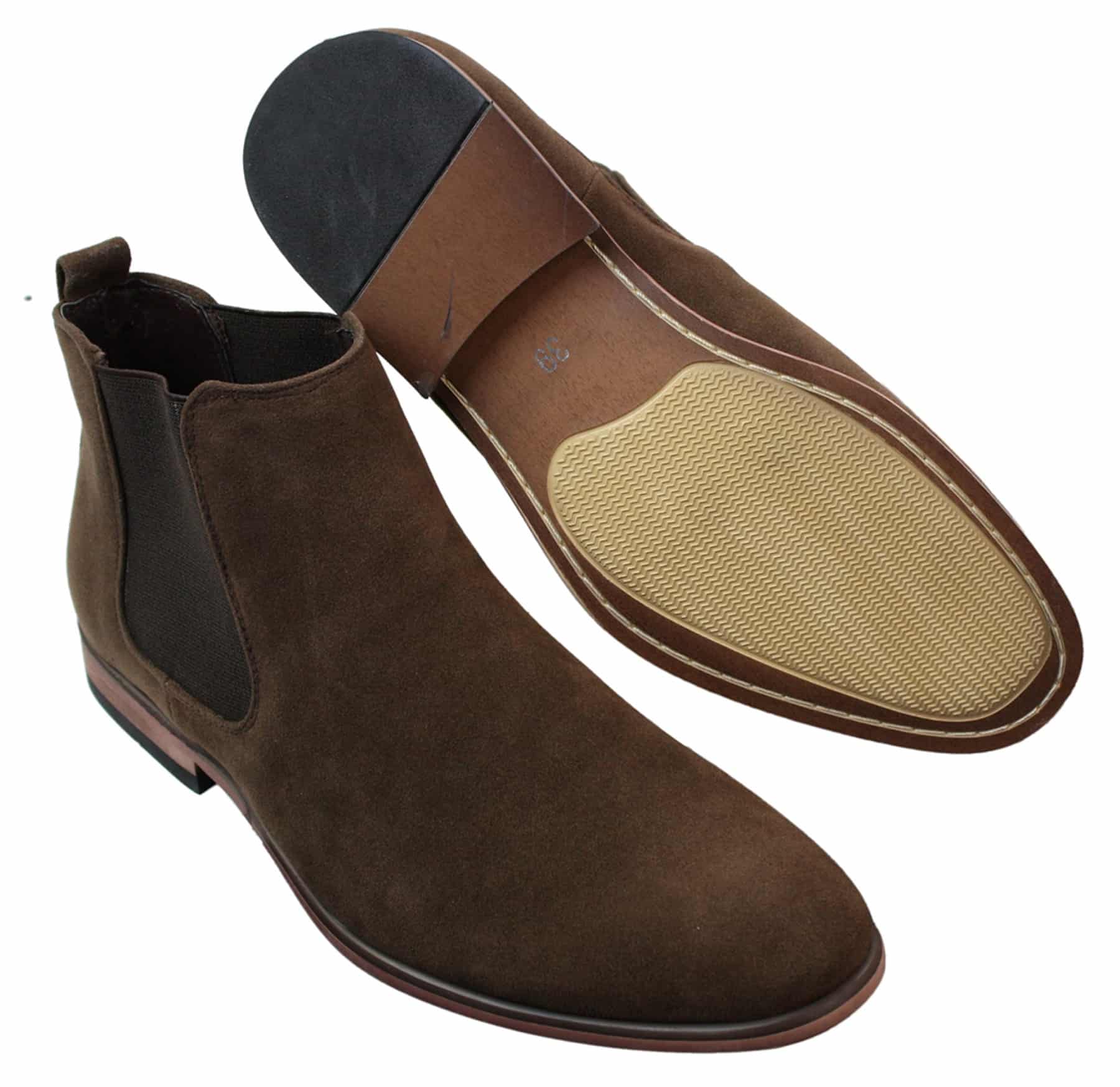 Botas Chelsea masculinas de camurça italiana, estilo slip-on, para um visual elegante e casual no deserto.