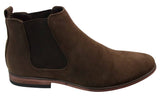 Botas Chelsea masculinas de camurça italiana, estilo slip-on, para um visual elegante e casual no deserto.