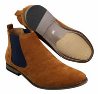 Botas Chelsea masculinas de camurça italiana, estilo slip-on, para um visual elegante e casual no deserto.