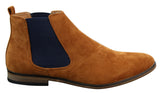 Botas Chelsea masculinas de camurça italiana, estilo slip-on, para um visual elegante e casual no deserto.