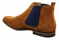 Botas Chelsea masculinas de camurça italiana, estilo slip-on, para um visual elegante e casual no deserto.