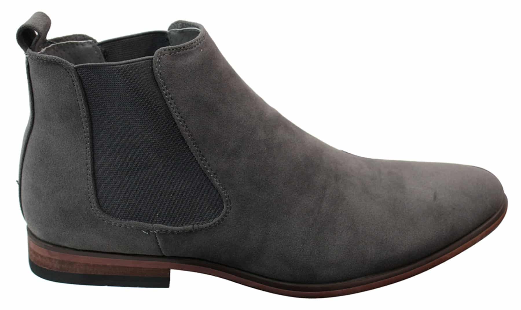 Botas Chelsea masculinas de camurça italiana, estilo slip-on, para um visual elegante e casual no deserto.