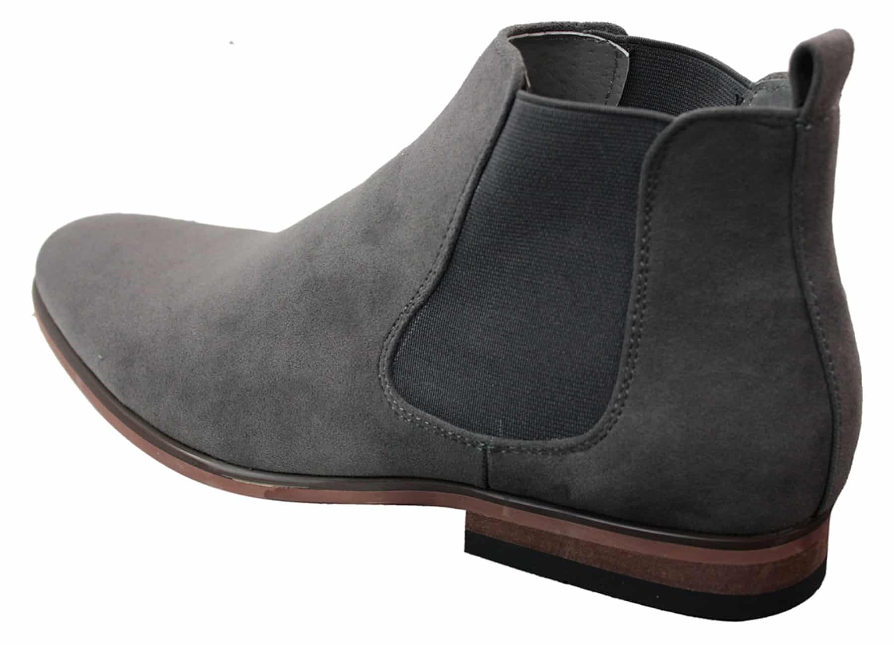 Botas Chelsea masculinas de camurça italiana, estilo slip-on, para um visual elegante e casual no deserto.