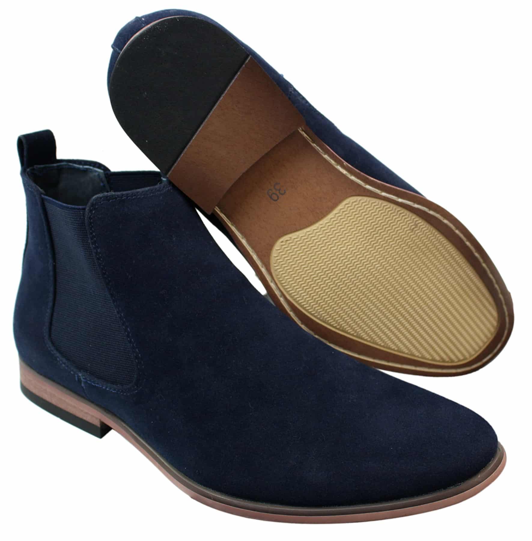 Botas Chelsea masculinas de camurça italiana, estilo slip-on, para um visual elegante e casual no deserto.
