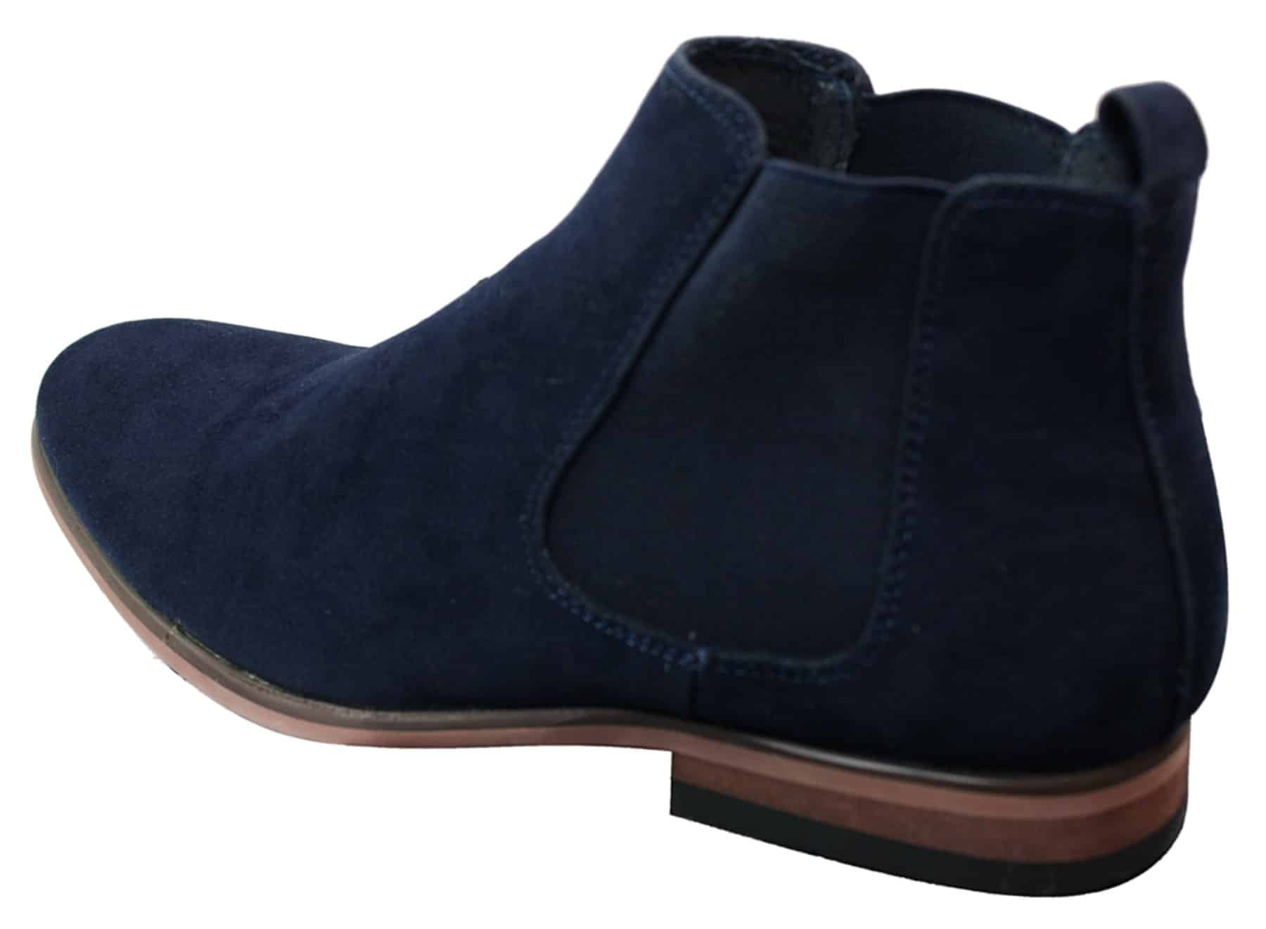Botas Chelsea masculinas de camurça italiana, estilo slip-on, para um visual elegante e casual no deserto.