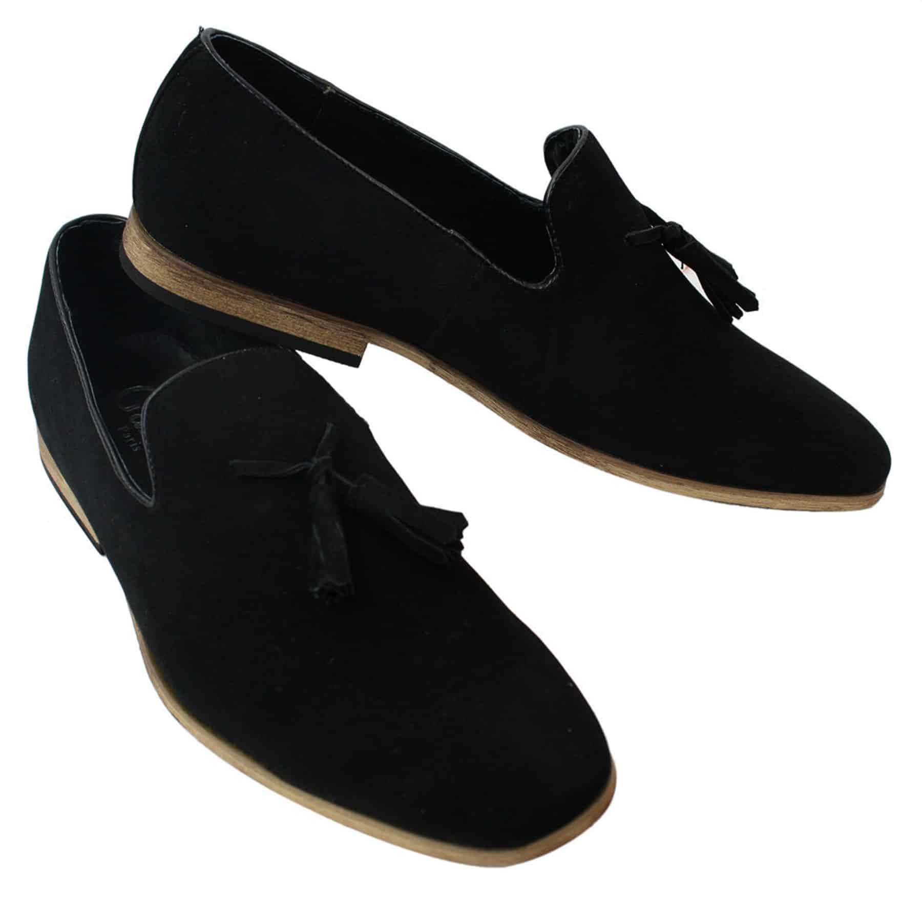 Mocassins masculinos de camurça, estilo mocassim, com detalhe de borla, forro de couro preto, confortáveis.