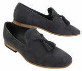 Mocassins masculinos de camurça, estilo mocassim, com detalhe de borla, forro de couro preto, confortáveis.