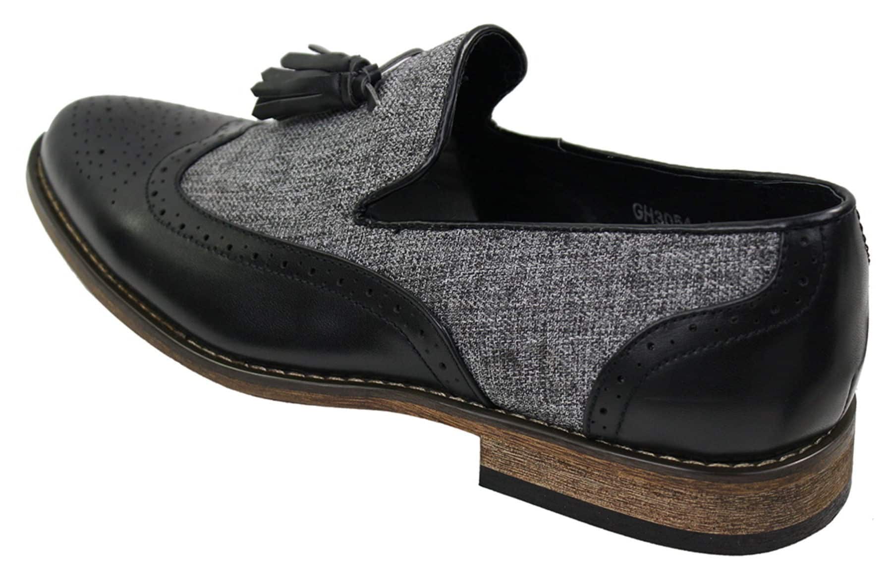 Mocassins masculinos de tweed e couro, estilo mocassim, com detalhe de borla, design vintage retrô.