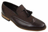 Mocassins masculinos de tweed e couro, estilo mocassim, com detalhe de borla, design vintage retrô.