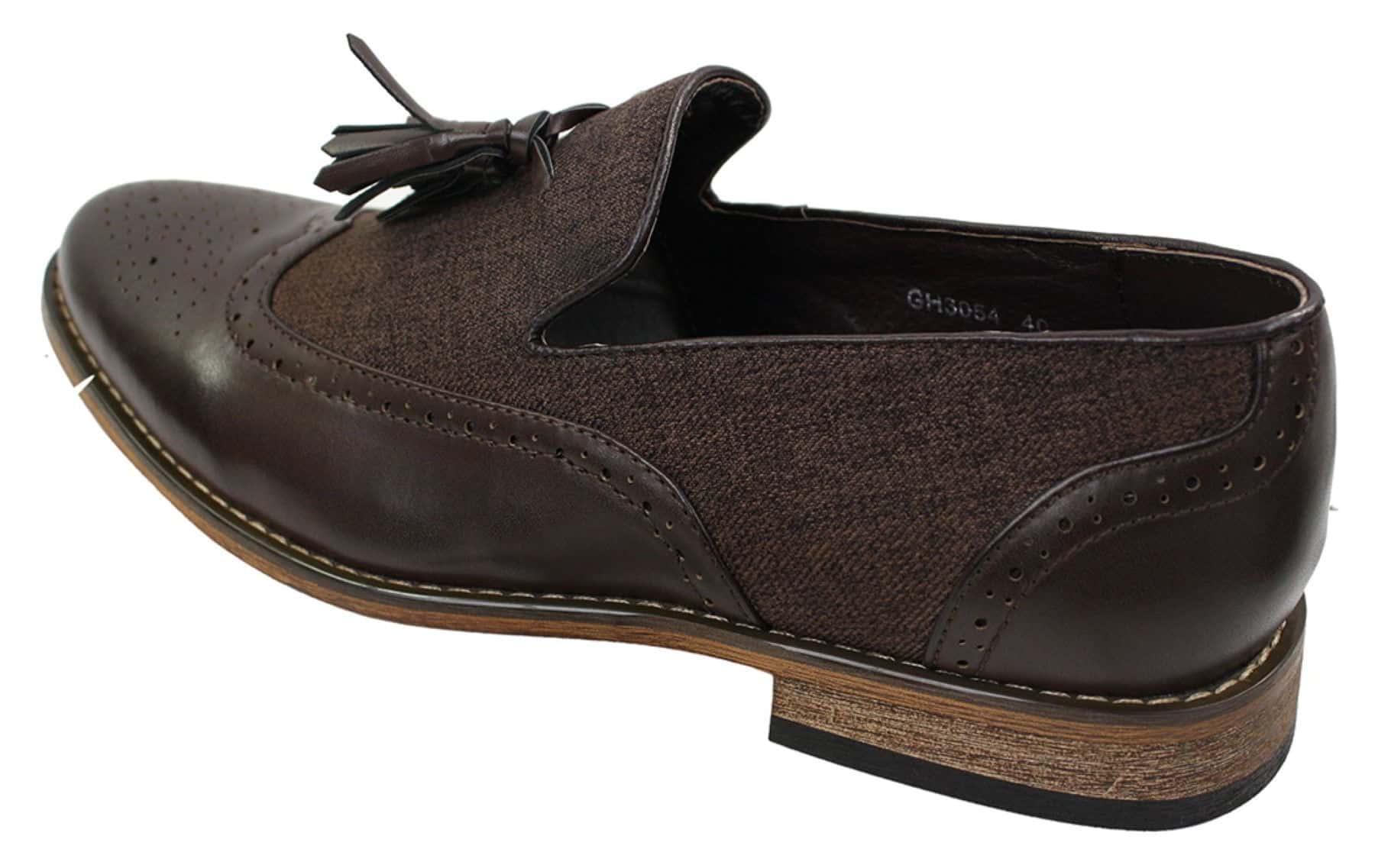 Mocassins masculinos de tweed e couro, estilo mocassim, com detalhe de borla, design vintage retrô.