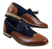 Mocassins masculinos de tweed e couro, estilo mocassim, com detalhe de borla, design vintage retrô.