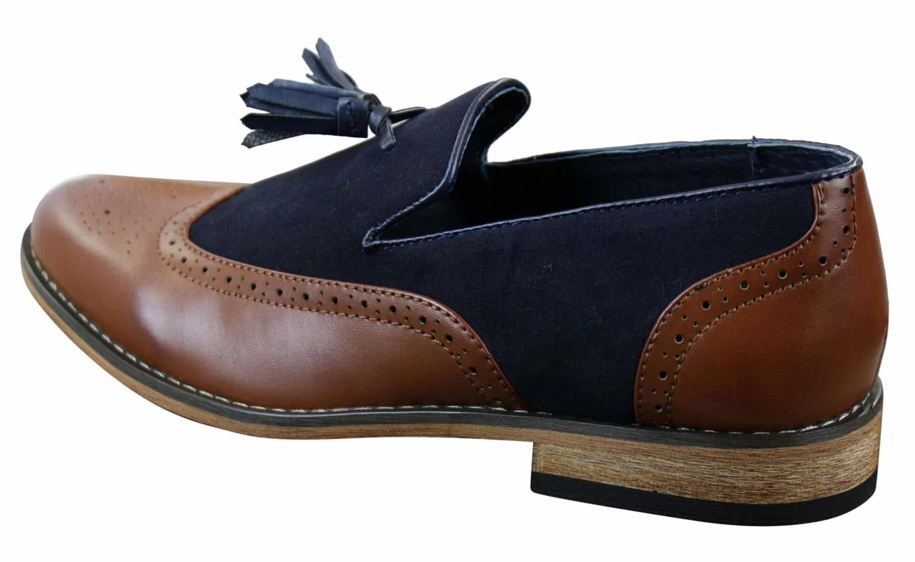 Mocassins masculinos de tweed e couro, estilo mocassim, com detalhe de borla, design vintage retrô.