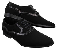 Sapatos masculinos pretos com cadarço, estilo casual elegante, em camurça com detalhes em couro envernizado brilhante.