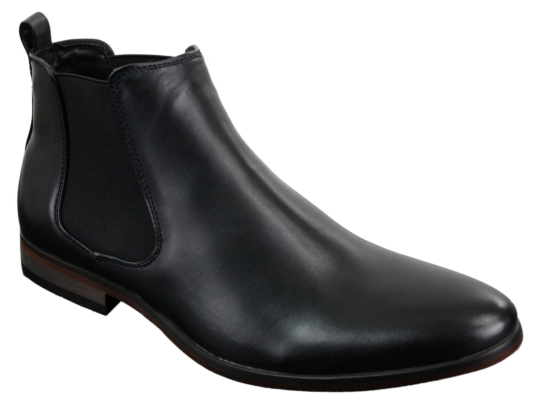 Sapatos masculinos pretos com cadarço, estilo casual elegante, em camurça com detalhes em couro envernizado brilhante.