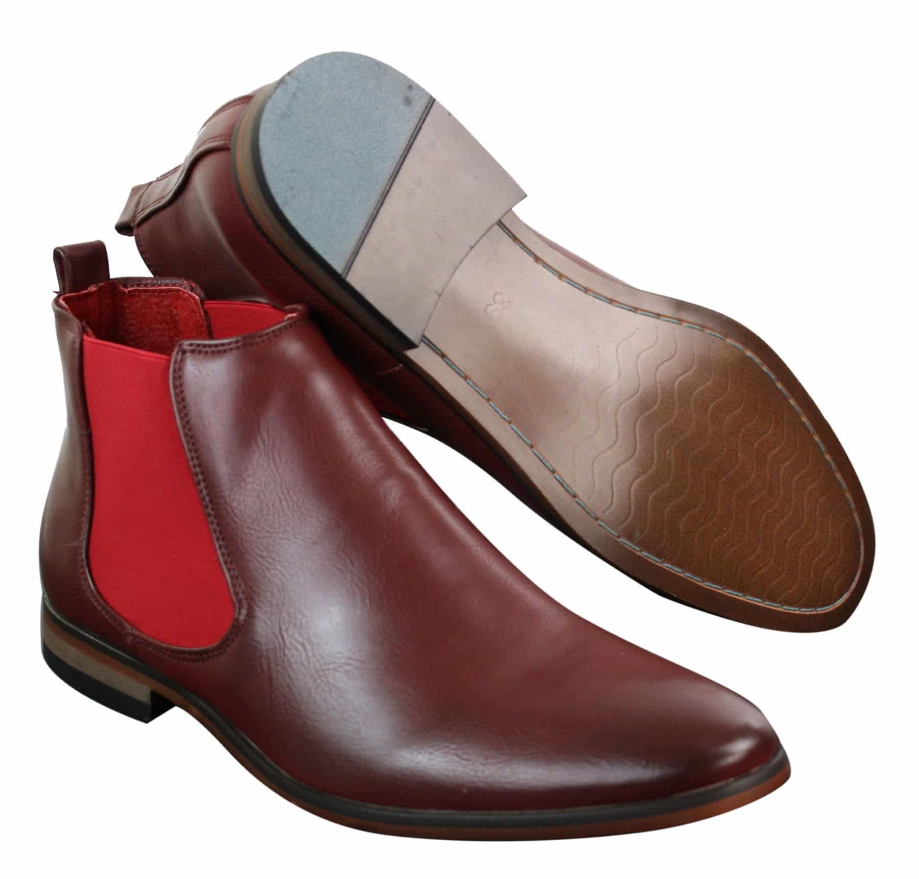 Sapatos masculinos pretos com cadarço, estilo casual elegante, em camurça com detalhes em couro envernizado brilhante.