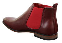 Sapatos masculinos pretos com cadarço, estilo casual elegante, em camurça com detalhes em couro envernizado brilhante.