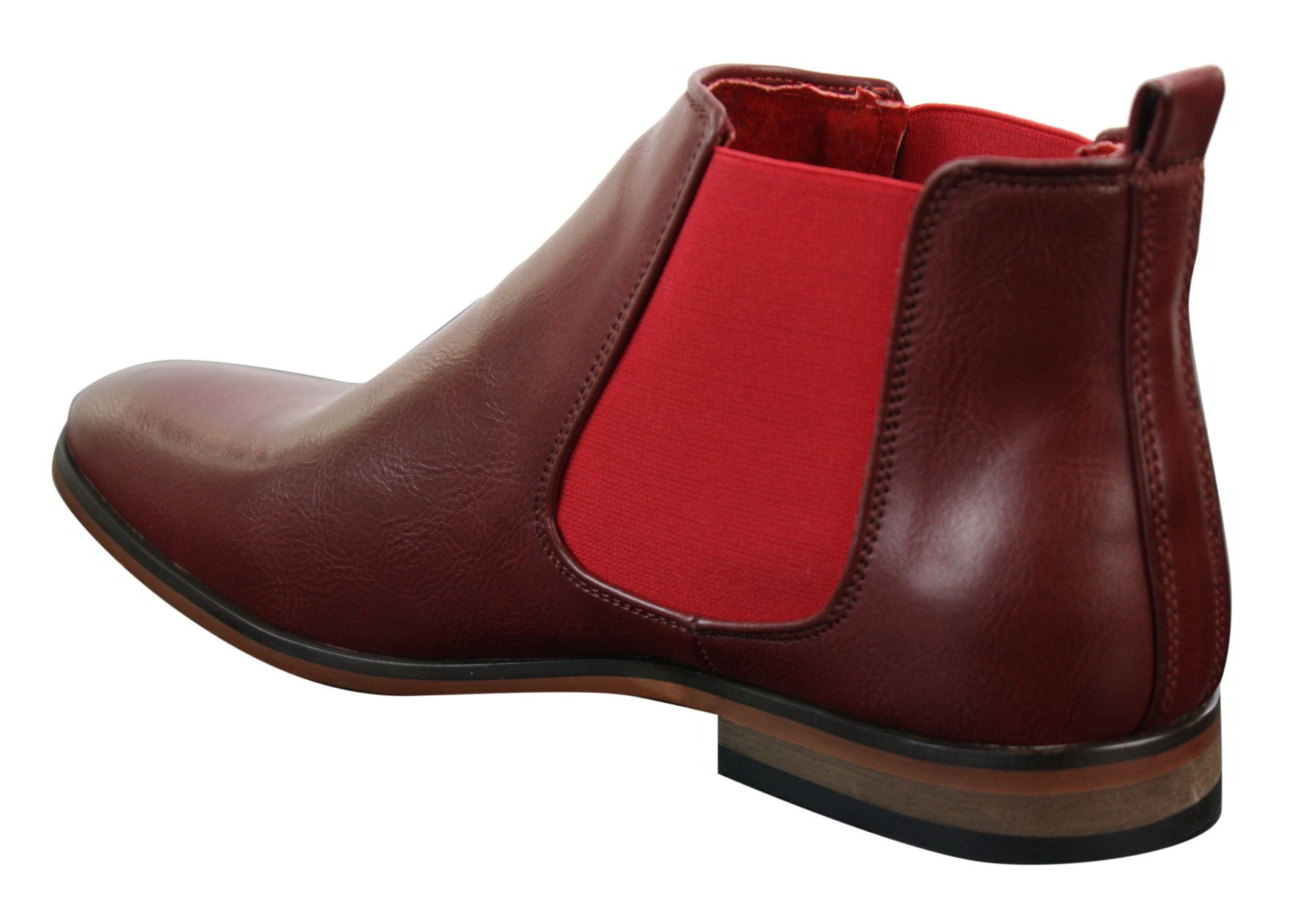 Sapatos masculinos pretos com cadarço, estilo casual elegante, em camurça com detalhes em couro envernizado brilhante.