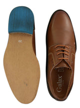 Sapatos sociais masculinos Galax GH3117, com cadarço, em couro clássico marrom-claro e camurça preta.
