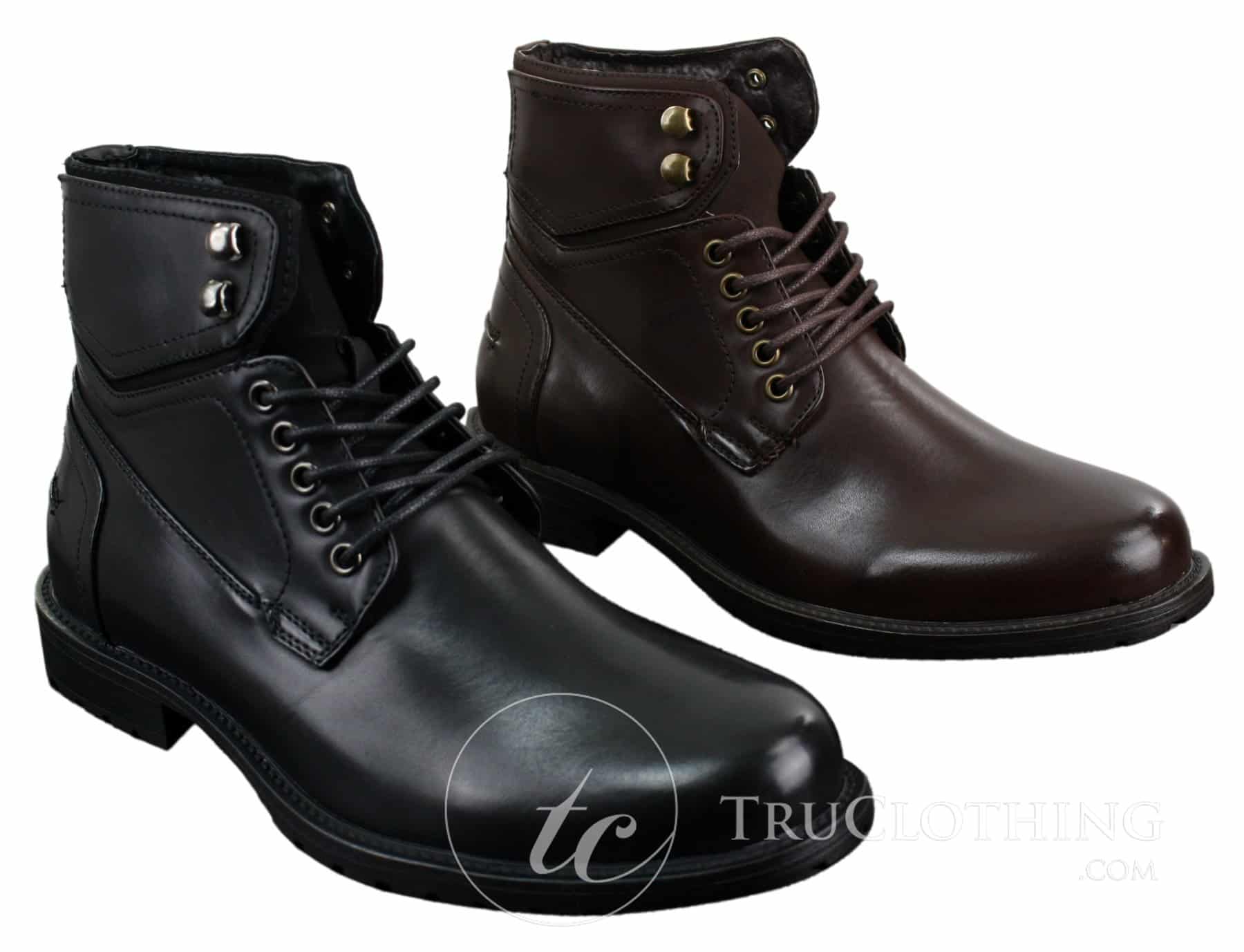 Botas masculinas de cano curto estilo militar com cadarço, em couro preto e marrom.