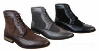 Botas Chelsea Brouge masculinas de cano curto em couro camurça italiana, elegantes e casuais, com cadarço e estilo retrô.