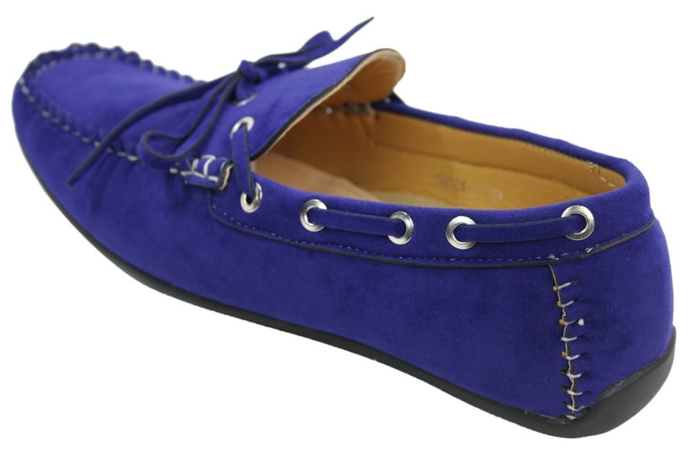 Mocassim masculino náutico em camurça, com cadarço, nas cores marrom e azul, estilo italiano.