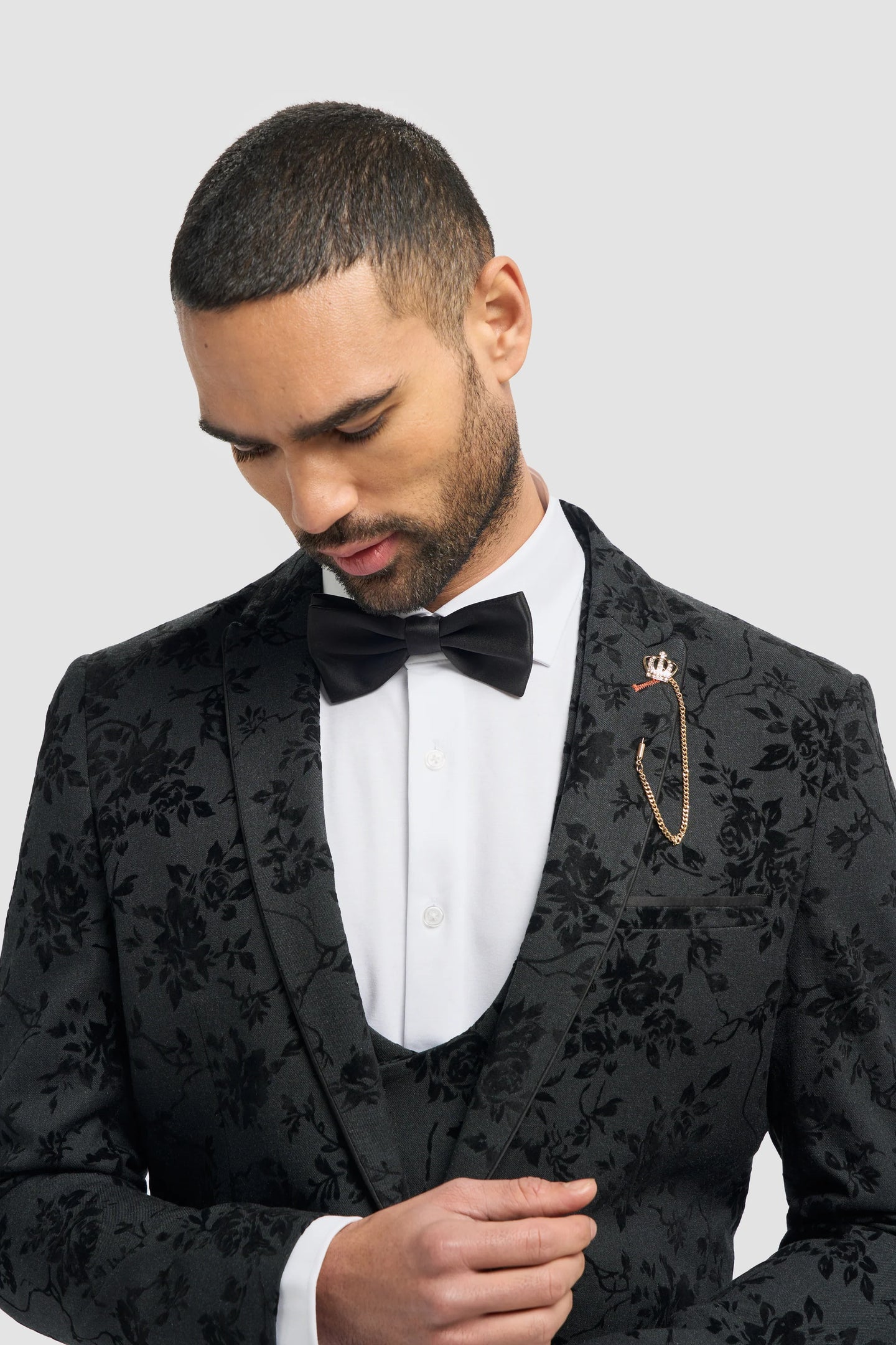 Terno masculino preto de veludo com estampa paisley, 3 peças