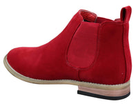 Botas Chelsea masculinas de camurça italiana, estilo slip-on, para um visual elegante e casual no deserto.